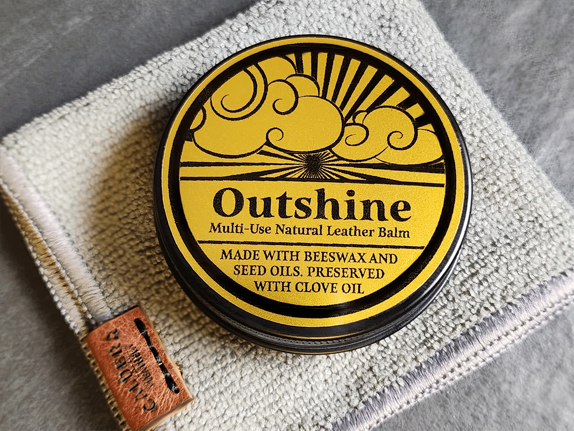 Leather balm with buffing cloth
